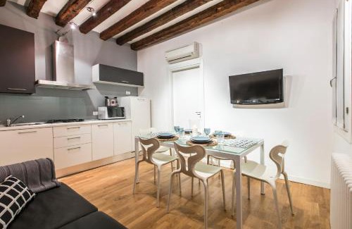 Castello Apartment | Arsenale Design Apartment R&R