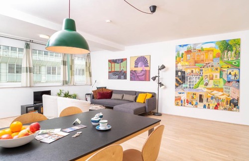 Wieden Apartment | Art Apartment Karlsplatz by ichbucheAT