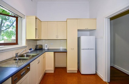 Cottesloe Apartment | Art deco ground floor apartment located on the stunning Grant Street in Cottesloe. Just 450m to the