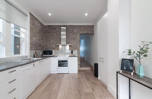 Mosman Apartment | Art Deco Mosman Dream-Minutes Drive to Balmoral