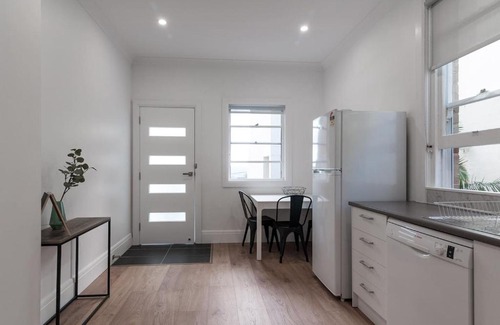 Mosman Apartment | Art Deco Mosman Dream-Minutes Drive to Balmoral