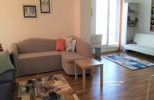 Kazanlak Apartment | Art Gallery Studio
