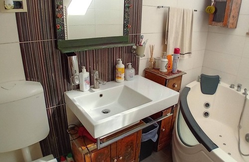 Ljubljana Apartment | ART ROOM with shared bathroom and kitchen in Ljubljana