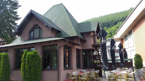 Ciganska Mahala House | Art