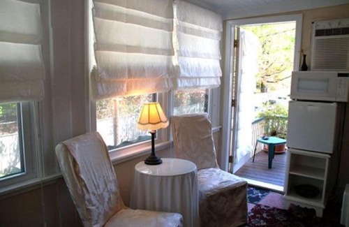 Yachting Village Bed & Breakfast | Artful Lodger