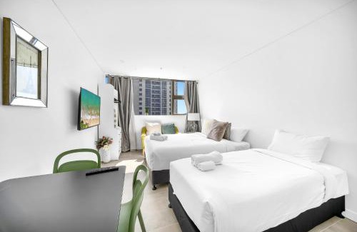 Bondi Junction Hotel | Arthur Hotel Bondi Junction no reception and house keeping no sofa bed