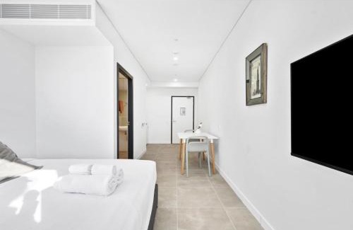 Bondi Junction Hotel | Arthur Hotel Bondi Junction no reception and house keeping no sofa bed