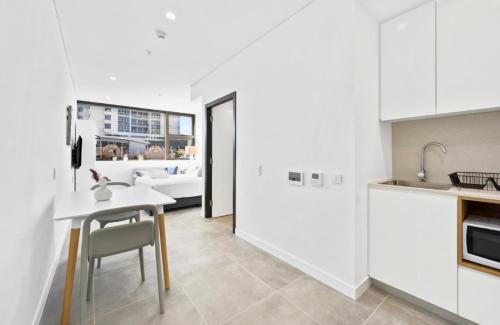 Bondi Junction Hotel | Arthur Hotel Bondi Junction no reception and house keeping no sofa bed