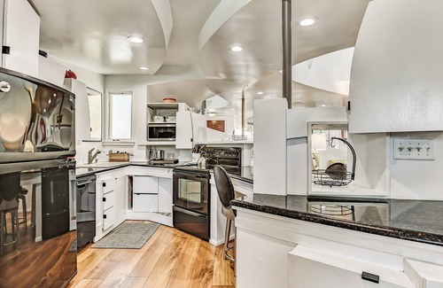 Savannah Victorian District House | Artistic Executive Rental in Historic Savannah, Heated Pool Access by Southern Belle Savannah