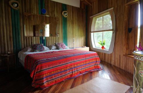 Tajo Alto Bed & Breakfast | Artistic house in a coffee plantation