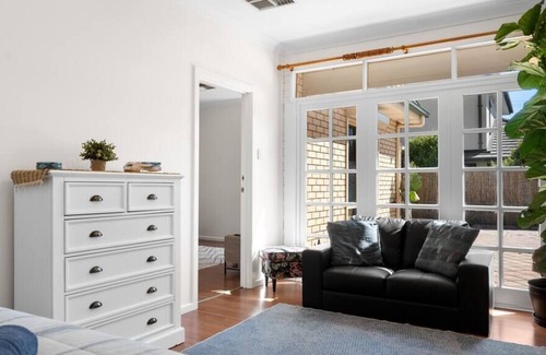 Rostrevor House | Artistic & Peaceful 3BR Holiday home*WiFi-Parking*