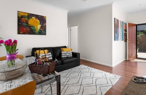 Rostrevor House | Artistic & Peaceful 3BR Holiday home*WiFi-Parking*