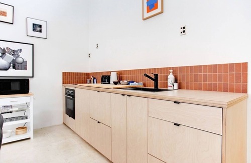 Newton Apartment | Artists Retreat in Heart of CBD