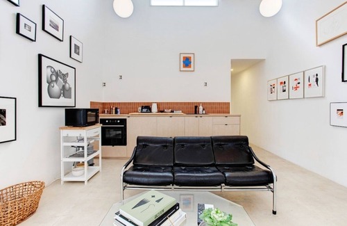 Newton Apartment | Artists Retreat in Heart of CBD
