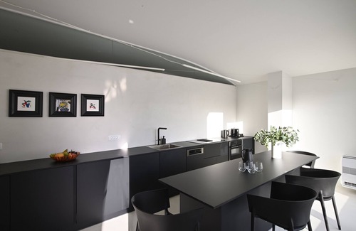 Kamari House | Artium Villa with Pool hosted by K&Kn