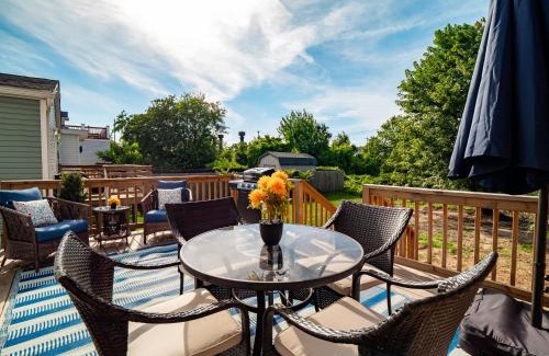 Detroit - Shoreway House | Arts District Walk to Restaurants, Bars Sleeps 8 -Tillman