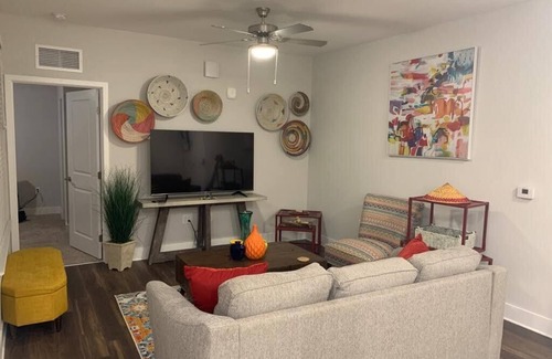 Metro West Condo | Artsy 1-bedroom Condo in Central Orlando near Universal Studios