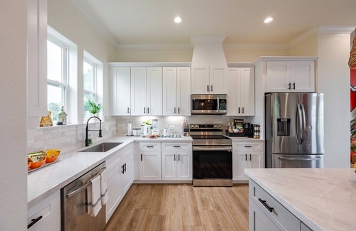 Greater Heights House | Artsy & Spacious 4BR Retreat -Central Location -Stylish Comfort & Charm