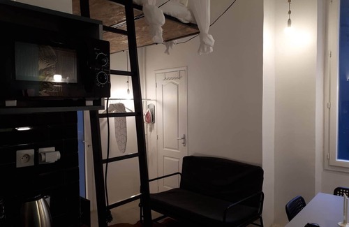 Epinettes Apartment | Arty 20m² district of BATIGNOLLES