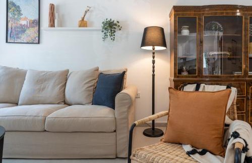 Larnaca City Centre Apartment | Arty Haven - Spacious 3-BR House in Larnaca