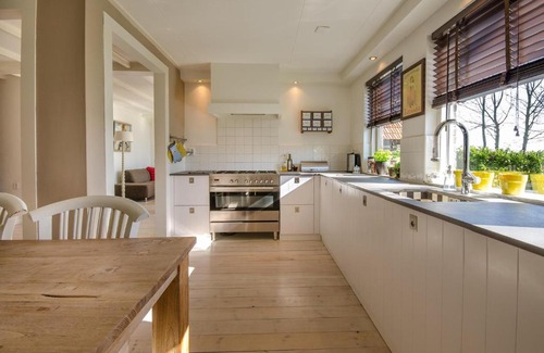 Mascot House | Arty spacious Ensuite close airport, UTS and CBD