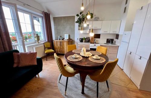 Ilawa Apartment | Artystyczna przestrzeń z widokiem na jeziora