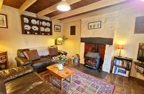 Llandyssiliogogo House | Arwel Llangrannog
