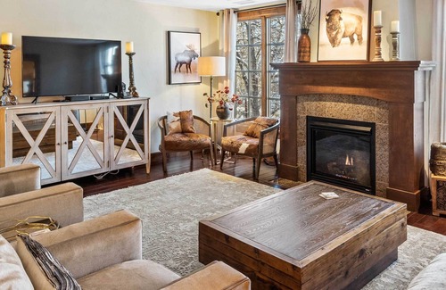 Avon Condo | Ascent 202 - Sophisticated Three Bedroom