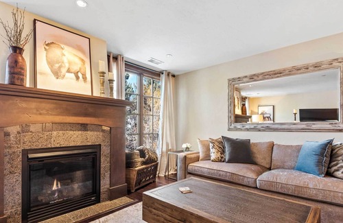 Avon Condo | Ascent 202 - Sophisticated Three Bedroom