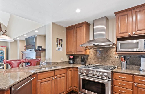 Avon Condo | Ascent 415 - Amazing Top Floor Residence