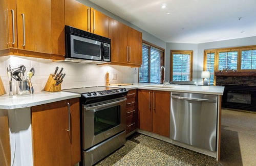 Upper Village Condo | Aspen #112 Prime Ski-in Ski-out Location! Pool, Hot tubs, BBQ, sleeps 8