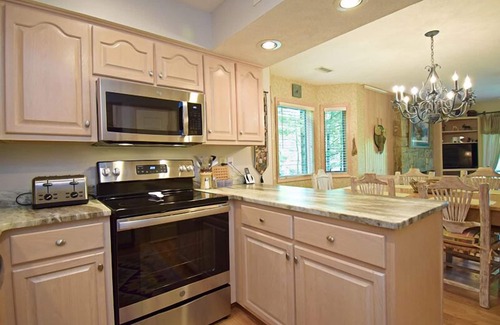 Blowing Rock Condo | Aspen 3 | Fireplace, Restaurant, Pool, Spa