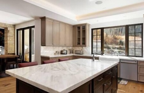 Aspen Apartment | Aspen Highlands 5/5 Bedroom, Ski/In/Out, Pool, Hot Tub, Gym!