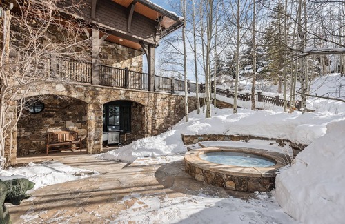 Aspen House | Aspen Highlands House ski-in ski-out; Ritz Carlton privileges; free taxi to town