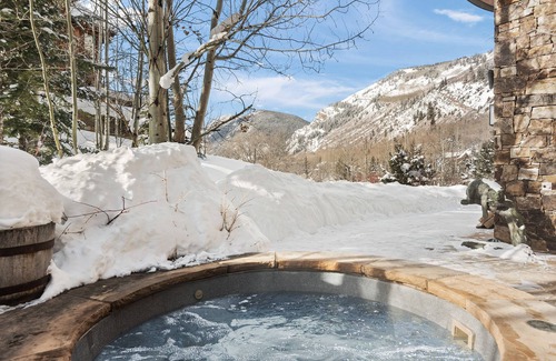 Aspen House | Aspen Highlands House ski-in ski-out; Ritz Carlton privileges; free taxi to town
