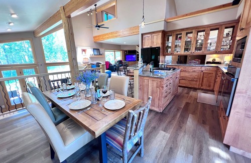Frisco Ski Chalet | Aspen Hollow Lodge-Basecamp w/Hot Tub + Fire Pit
