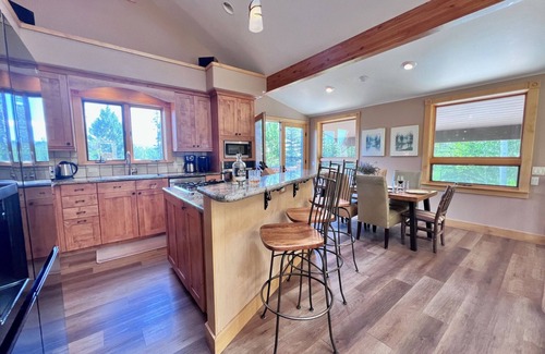 Frisco Ski Chalet | Aspen Hollow Lodge-Basecamp w/Hot Tub + Fire Pit