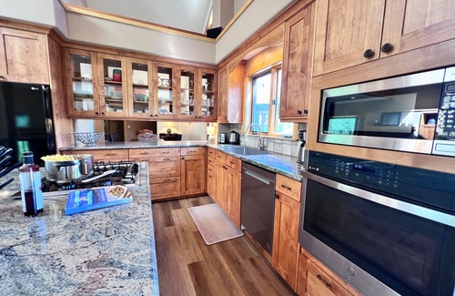 Frisco Ski Chalet | Aspen Hollow Lodge-Basecamp w/Hot Tub + Fire Pit