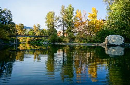 Downtown Leavenworth Hotel | Aspen Suites 506: The Nest