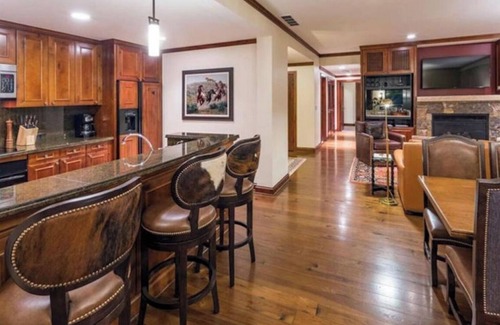 Aspen Apartment | Aspen Summer at Ritz Carlton Club Ski in Ski out 3 bdrm 3 bath, by owner.