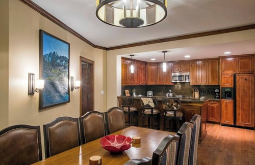 Aspen Apartment | Aspen Summer at Ritz Carlton Club Ski in Ski out 3 bdrm 3 bath, by owner.
