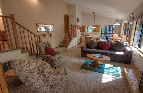 South Lake Tahoe House | Aspen View Lodge - Great Cabin Close to Sledding