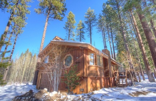 South Lake Tahoe House | Aspen View Lodge 3 Bedroom Home by RedAwning