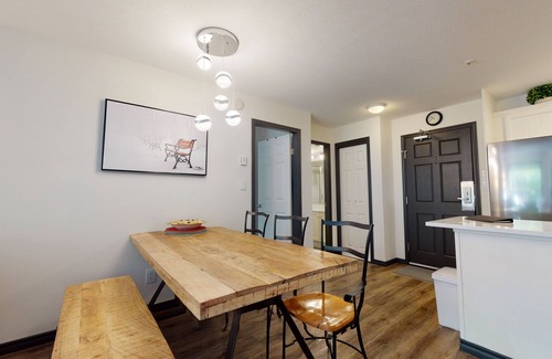 Upper Village Apartment | ASPENS 132 | Prime Ski-In/Out Location! | 2BDR Luxury Condo | Pool & Hot Tub