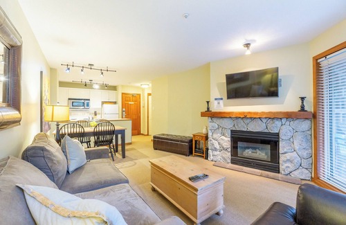 Upper Village Condo | Aspens #215 Prime Ski-in Ski-out Location! Pool, Hot tubs, BBQ, sleeps 4
