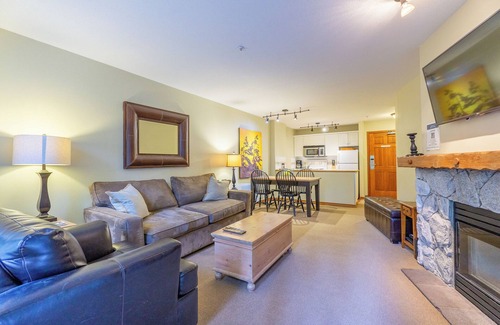 Upper Village Condo | Aspens #215 Prime Ski-in Ski-out Location! Pool, Hot tubs, BBQ, sleeps 4