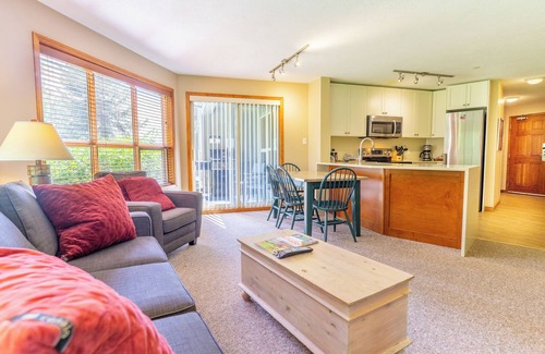 Upper Village Condo | Aspens #252 Prime Ski-in Ski-out Location! Pool, Hot tubs, BBQ, sleeps 6