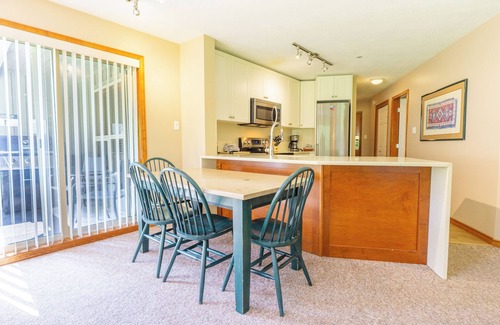 Upper Village Condo | Aspens #252 Prime Ski-in Ski-out Location! Pool, Hot tubs, BBQ, sleeps 6