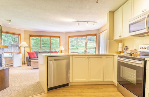 Upper Village Condo | Aspens #252 Prime Ski-in Ski-out Location! Pool, Hot tubs, BBQ, sleeps 6