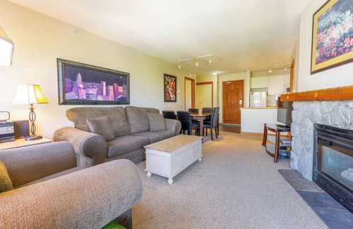 Upper Village Condo | Aspens #563 Prime Ski-in Ski-out Location! Top Floor Unit, Pool, Hot tubs, BBQ